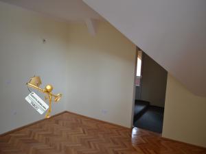 Apartament cu 3 camere ,   zona B-dul Victoriei