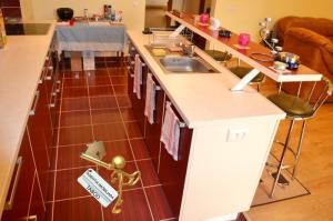 Apartament cu 3 camere ,   decomandat ,   zona Turnisor