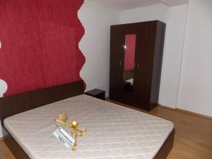Apartament cu 3 camere ,   zona Vasile Aaron ,   60 mp2 utili