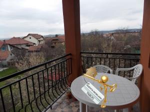 Apartament cu 3 camere ,   zona Vasile Aaron ,   60 mp2 utili