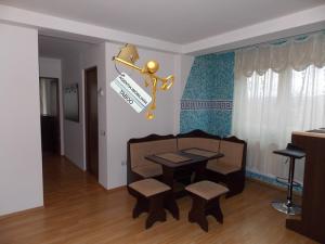 Apartament cu 3 camere ,   zona Vasile Aaron ,   60 mp2 utili