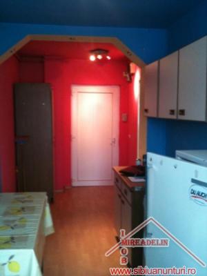 INCHIRIEZ APARTAMENT 2 CAMERE,   ZONA CIRESICA
