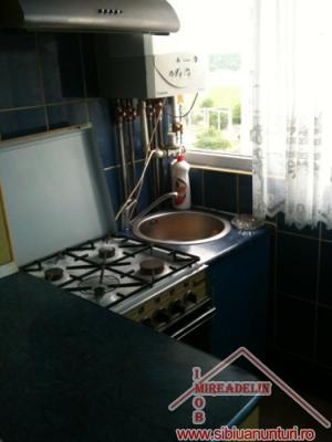 INCHIRIEZ APARTAMENT 2 CAMERE,   ZONA CIRESICA
