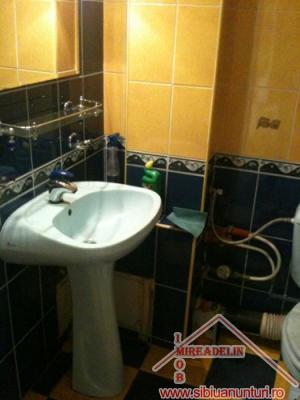 INCHIRIEZ APARTAMENT 2 CAMERE,   ZONA CIRESICA