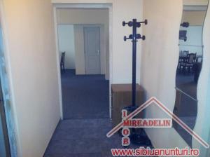 INCHIRIEZ APARTAMENT 4 CAMERE,  ZONA GARII
