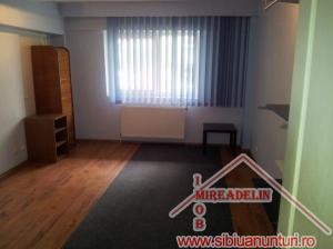 INCHIRIEZ APARTAMENT 4 CAMERE,  ZONA GARII
