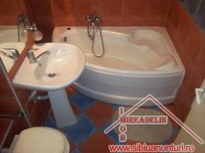 INCHIRIEZ APARTAMENT 4 CAMERE,  ZONA GARII