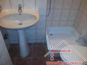 INCHIRIEZ APARTAMENT 4 CAMERE,  ZONA GARII