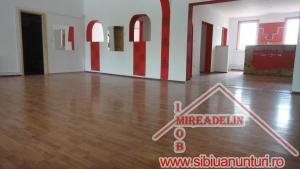INCHIRIEZ SPATIU COMERCIAL,   120mp,   CEDONIA
