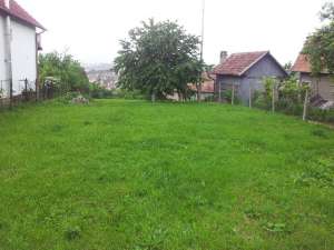 Vand Teren cu casa ,   zona deosebita