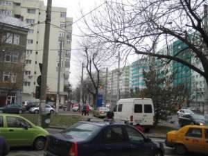 Apartament cu 3 camere - zona Titulescu
