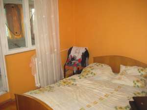 Apartament cu 3 camere - zona Titulescu