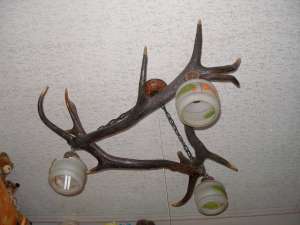 candelabru din coarne de cerb