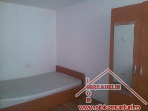 INCHIRIEZ APARTAMENT,   3 CAMERE,   Ciresica