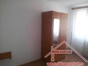 INCHIRIEZ APARTAMENT,   3 CAMERE,   Ciresica