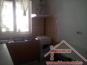INCHIRIEZ APARTAMENT,   3 CAMERE,   Ciresica