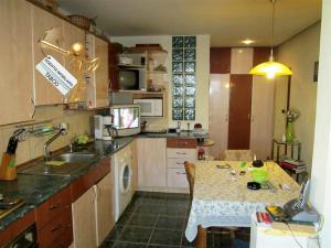 Apartament cu 3 camere ,   d lux,   zona Tererzian