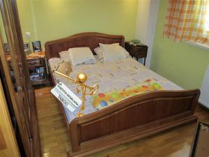 Apartament cu 3 camere ,   d lux,   zona Tererzian