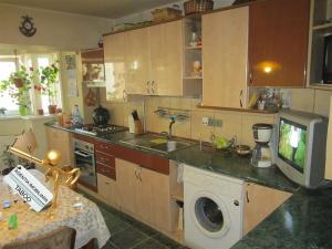 Apartament cu 3 camere ,   d lux,   zona Tererzian