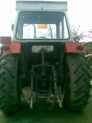 Vand 2 DT1010. Un tractor simplu si un tractor cu incarcator frontal