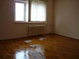 Apartament cu 3 camere - zona Panduri