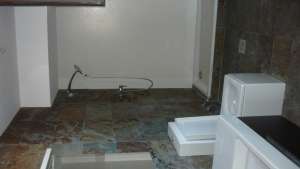 Zona Calarasilor-Apartament in bloc cu 4 camere