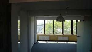 Zona Calarasilor-Apartament in bloc cu 4 camere