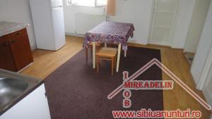 INCHIRIEZ 2 CAMERE LA CASA ZONA PIATA CIBIN