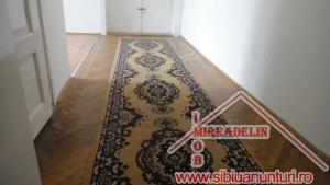 INCHIRIEZ 2 CAMERE LA CASA ZONA PIATA CIBIN