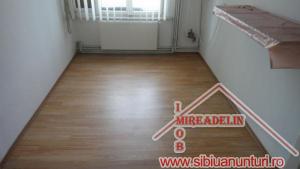 INCHIRIEZ 2 CAMERE LA CASA ZONA PIATA CIBIN