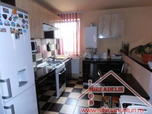 VAND APARTAMENT 4 CAMERE LA MANSARDA PE 2 NIVELURI  ZONA MALL