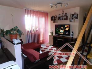 VAND APARTAMENT 4 CAMERE LA MANSARDA PE 2 NIVELURI  ZONA MALL
