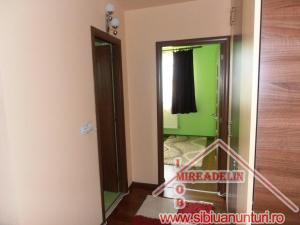 VAND APARTAMENT 4 CAMERE LA MANSARDA PE 2 NIVELURI  ZONA MALL