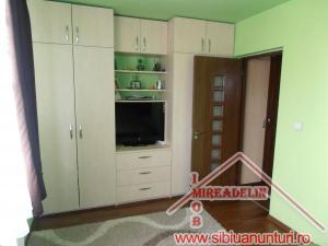 VAND APARTAMENT 4 CAMERE LA MANSARDA PE 2 NIVELURI  ZONA MALL