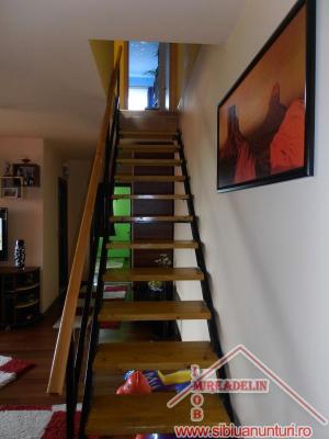 VAND APARTAMENT 4 CAMERE LA MANSARDA PE 2 NIVELURI  ZONA MALL