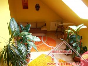 VAND APARTAMENT 4 CAMERE LA MANSARDA PE 2 NIVELURI  ZONA MALL
