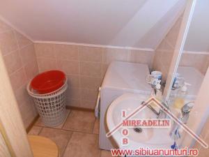 VAND APARTAMENT 4 CAMERE LA MANSARDA PE 2 NIVELURI  ZONA MALL