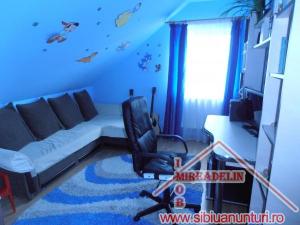 VAND APARTAMENT 4 CAMERE LA MANSARDA PE 2 NIVELURI  ZONA MALL