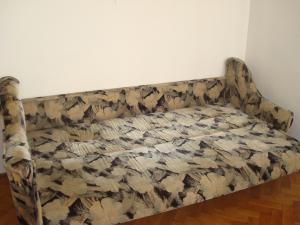 Set canapea extensibila si 2 fotolii