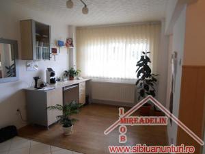 VAND SPATIU COMERCIAL IN ZONA RAHOVA