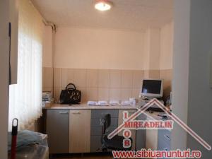 VAND SPATIU COMERCIAL IN ZONA RAHOVA