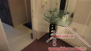 INCHIRIEZ SPATIU COMERCIAL,   140 mp,   ULTRACENTRAL
