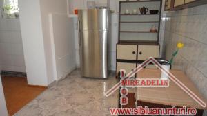 INCHIRIEM APARTAMENT 3 CAMERE,   CENTRAL