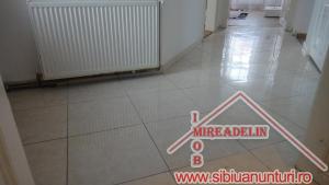 INCHIRIEM APARTAMENT 3 CAMERE,   CENTRAL