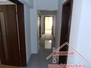 VAND APARTAMENT 4 CAMERE LUX,   ZONA MIHAI VITEAZU