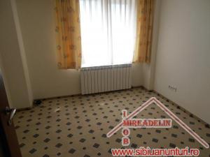 VAND APARTAMENT 4 CAMERE LUX,   ZONA MIHAI VITEAZU
