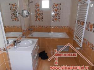 VAND APARTAMENT 4 CAMERE LUX,   ZONA MIHAI VITEAZU
