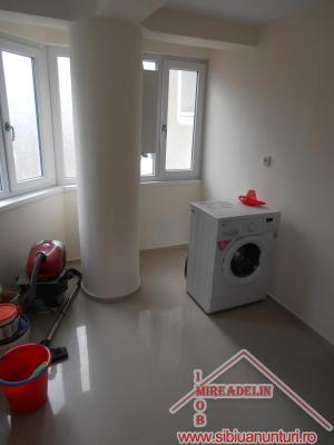 VAND APARTAMENT 4 CAMERE LUX,   ZONA MIHAI VITEAZU