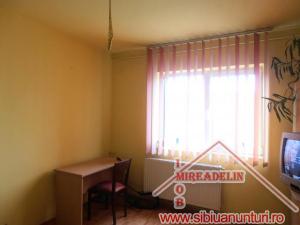 INCHIRIEZ APARTAMENT 2 CAMERE,   VASLE AARON