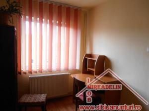 INCHIRIEZ APARTAMENT 2 CAMERE,   VASLE AARON